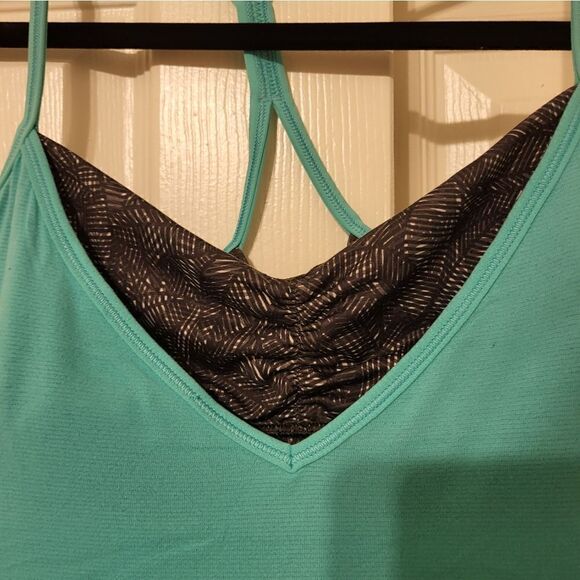Lululemon roll out teal Bali Breeze workout top w/built in bra - Picture 8 of 12